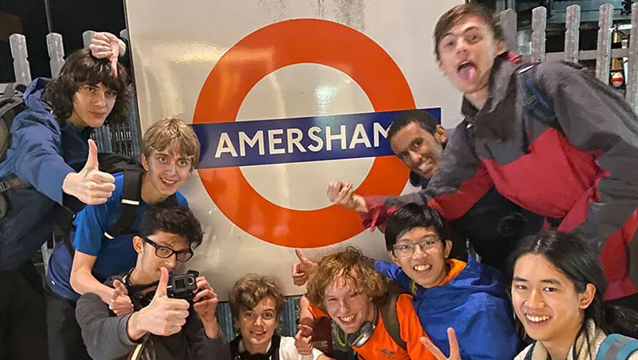 Группа друзей-подростков попала в книгу рекордов Гиннесса после поездки на метро