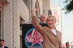 Мерил Стрип рядом со своей звездой на Аллее славы, Голливуд, 1998 год