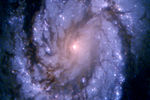 Изображение ядра спиральной галактики М100 показывает, как изменилось качество изображений после ремонта. 1994 год
