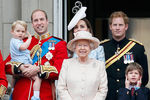 Члены британской королевской семьи на балконе Букингемского дворца 