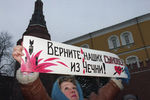 Женщина с плакатом около Кремля, 27 декабря 1994 года