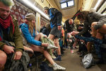 Участники акции No Pants Subway Ride в Берлине
