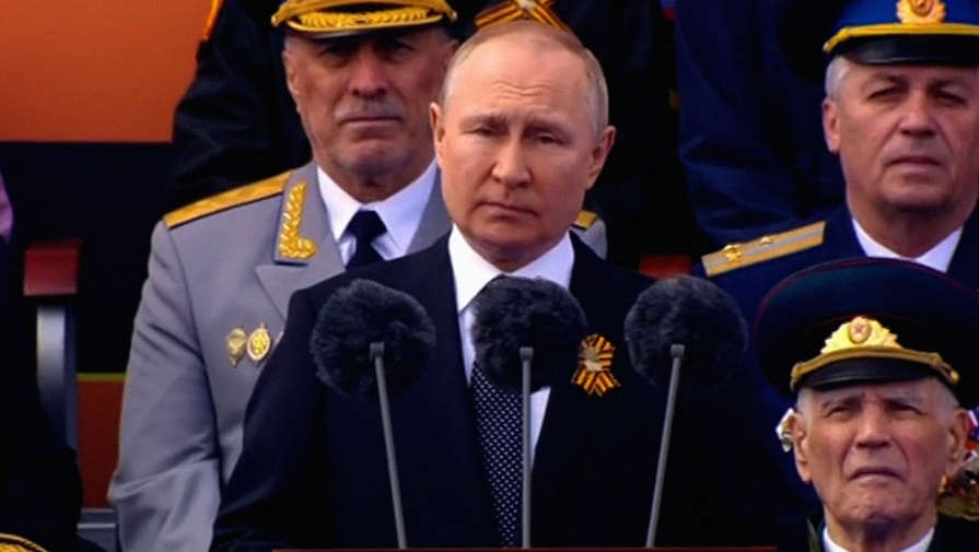 Путин поздравил военнослужащих с Днем Победы