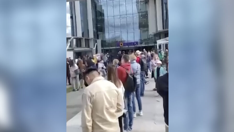 Людей эвакуируют из торгового центра в Москве