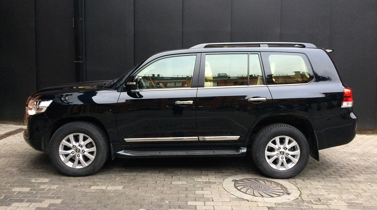 toyota land cruiser 200