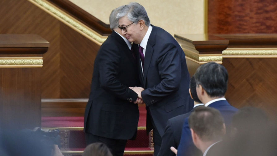 Нурсултан Назарбаев и Касым-Жомарт Токаев (справа), 20 марта 2019 года 