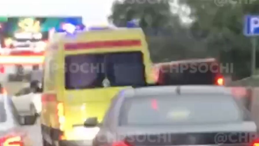 В Сочи водитель отказался пропускать машину скорой помощи, которая везла младенца