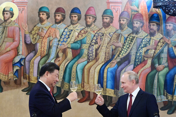 Президент РФ Владимир Путин и председатель КНР Си Цзиньпин на&nbsp;торжественном приеме в&nbsp;Грановитой палате Московского Кремля, 21&nbsp;марта 2023&nbsp;года