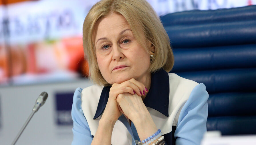 Донцова заявила об "огромной ошибке" Акунина 
