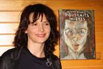 Жюльет Бинош представляет свою книгу с серией работ «Portraits In-Eyes» в Нью-Йорке, 2009 год
