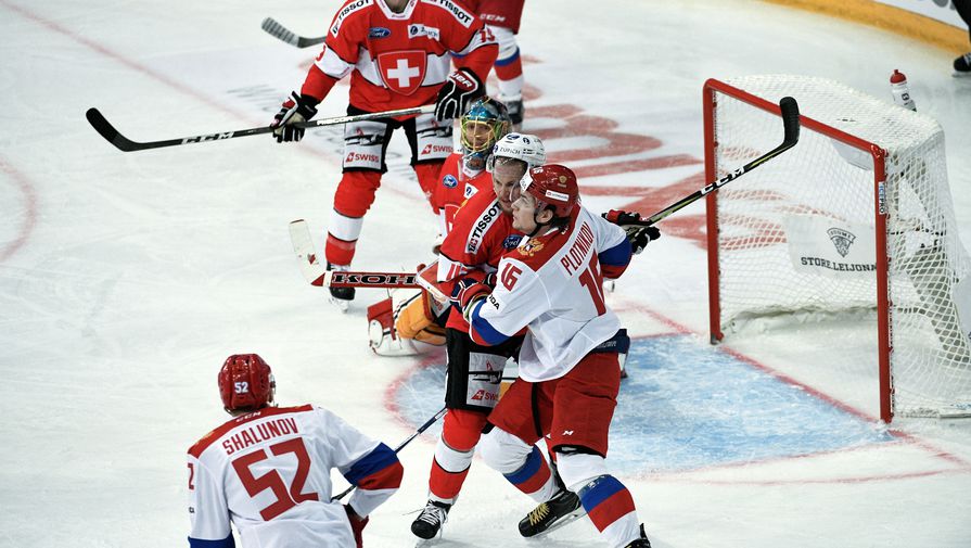 Игроки сборной России по хоккею Максим Шалунов и Сергей Плотников (слева направо)