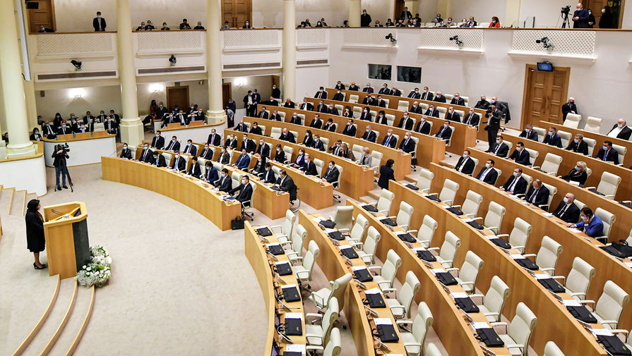 В парламенте Грузии при рассмотрении закона об иноагентах произошла потасовка