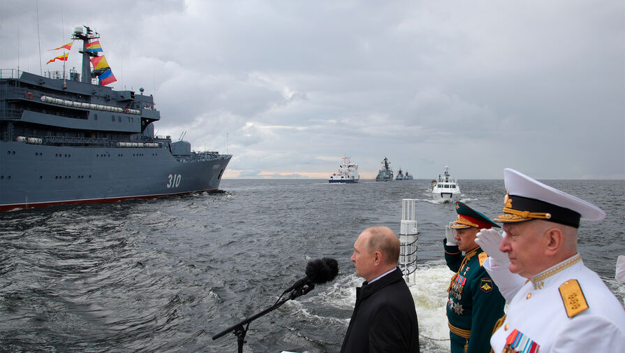 Путин сообщил, что приоритетным является благополучие семей моряков