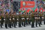 Военнослужащие роты почетного караула вооруженных сил Белоруссии во время парада в Минске, посвященного празднованию Дня независимости Белоруссии