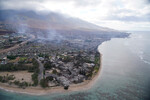 Вид на город Лахайна, почти полностью уничтоженный лесными пожарами, Гавайские острова, 10 августа 2023 года