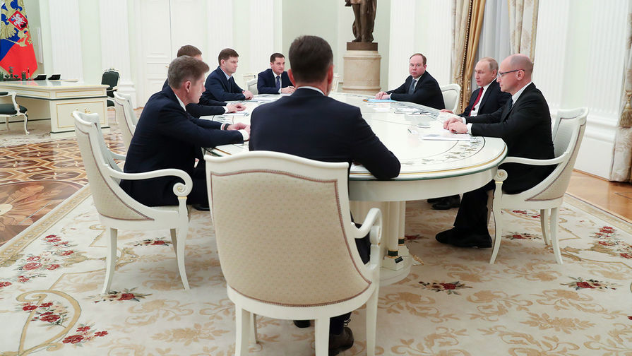 Президент России Владимир Путин во время встречи с губернаторами в Кремле, 27 декабря 2018 года