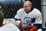 Президент России Владимир Путин после товарищеского матча Ночной хоккейной лиги 