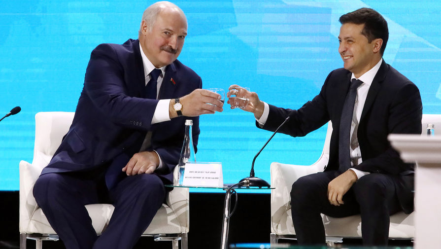 Президент Белоруссии Александр Лукашенко и президент Украины Владимир Зеленский во время встречи, 4 октября 2019 года