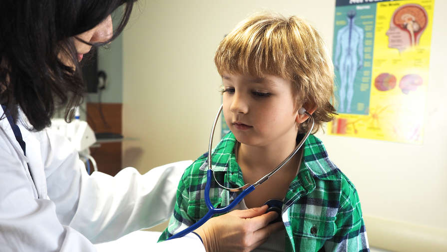 ВТБ за свой счет застраховал 100 тысяч детей на случай онкологии и болезней сердца