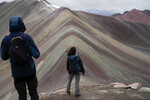 Туристы на Радужной горе в Кусипате, Перу, 5 февраля 2023 года