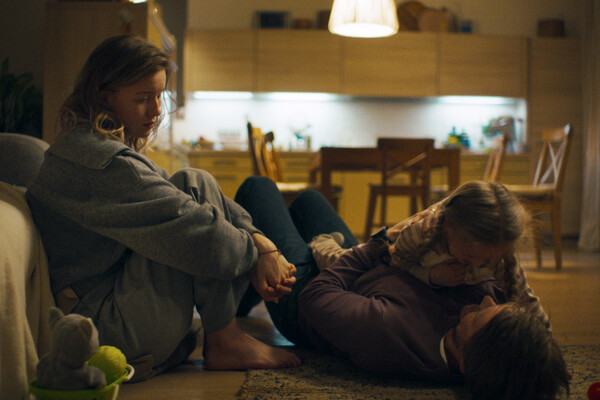 Кадр из фильма «Здоровый человек» (2022)