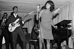 Во время выступления группы Ike & Tina Turner Reve, 1961 год