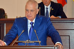 Избранный глава Северной Осетии Тамерлан Агузаров во время заседания парламента