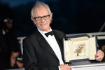 Британский режиссер Кен Лоуч, получивший главную награду «Золотая пальмовая ветвь» за фильм «Я, Дэниэл Блейк» (I, Daniel Blake), во время фотоколла победителей 69-го Каннского кинофестиваля
