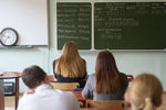 Школьники во время ЕГЭ по математике в лицее №200 в Новосибирске