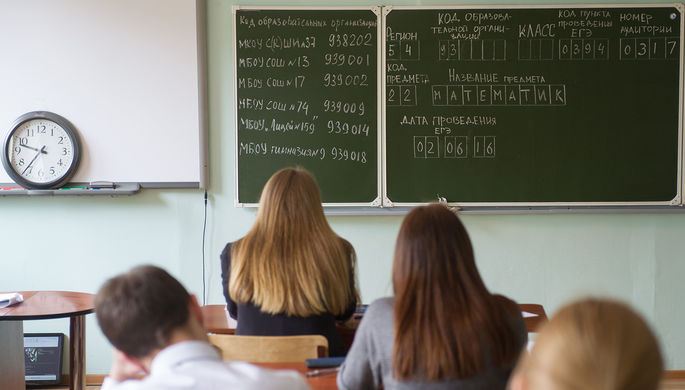 Школьники во время ЕГЭ по математике в лицее №200 в Новосибирске