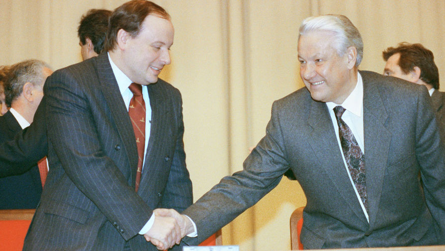 Президент РСФСР Борис Ельцин и заместитель председателя правительства РСФСР по вопросам экономической политики Егор Гайдар