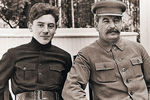 Василий Сталин с отцом, точная дата фотографии не установлена