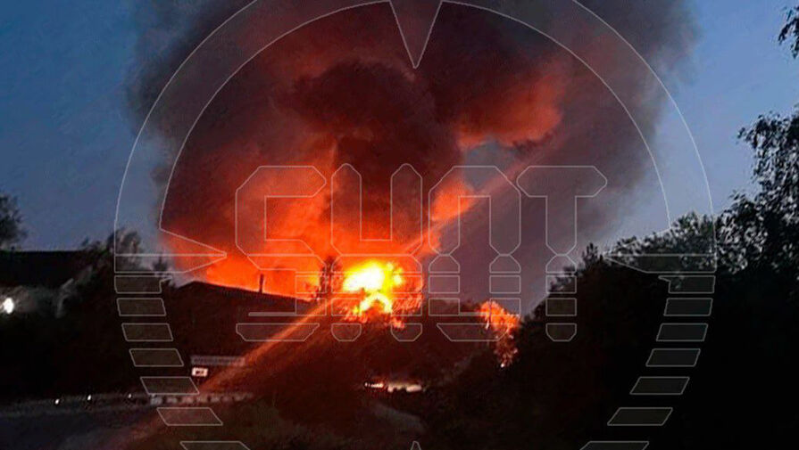 Крупный пожар возник на предприятии в подмосковном Волоколамске