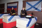 Во время церемонии прощания с погибшими членами экипажа АПЛ «Курск» в Североморске, 28 октября 2001 года