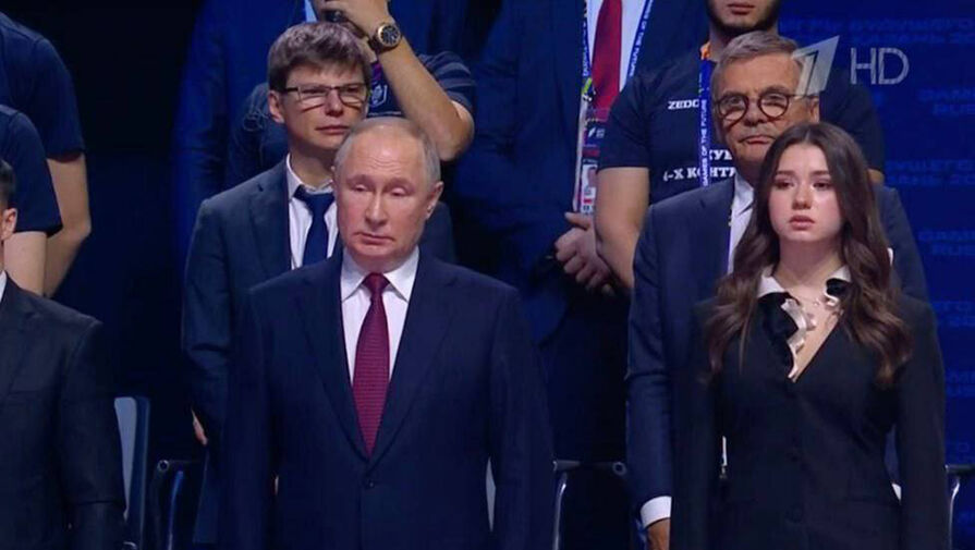 Владимир Путин посетил экспозицию Сбера на "Играх будущего" 