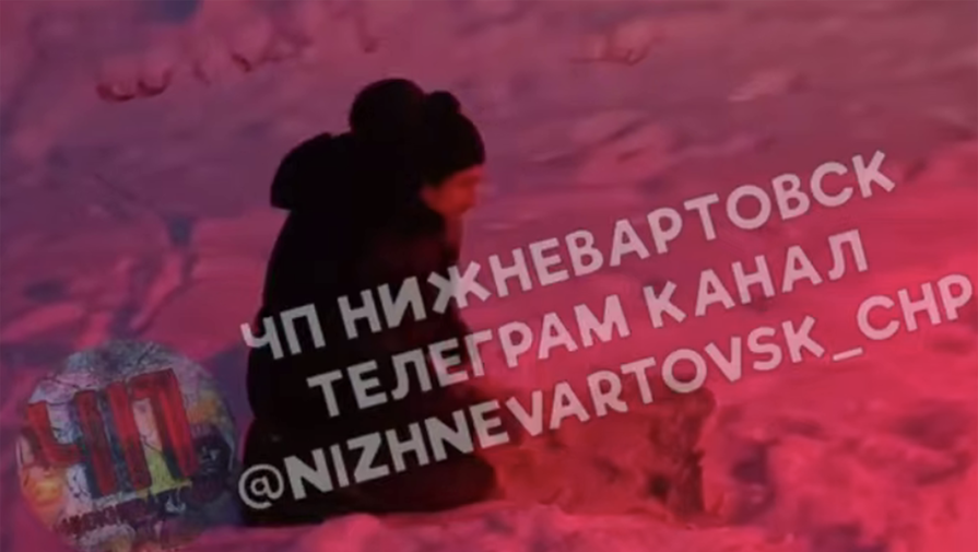 Пусти людей, потом соверши намаз: на видео сняли, как водитель автобуса молился на морозе
