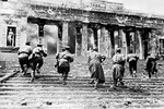 Освобождение Крыма и Севастополя.
Советские автоматчики ведут бой на Графской пристани, 1944 год