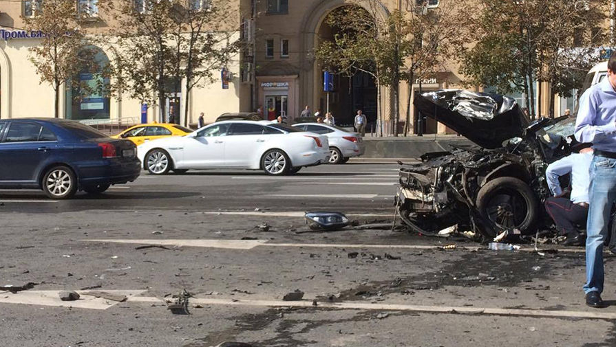 Опубликовано видео смертельной аварии на Кутузовском с BMW управделами президента
