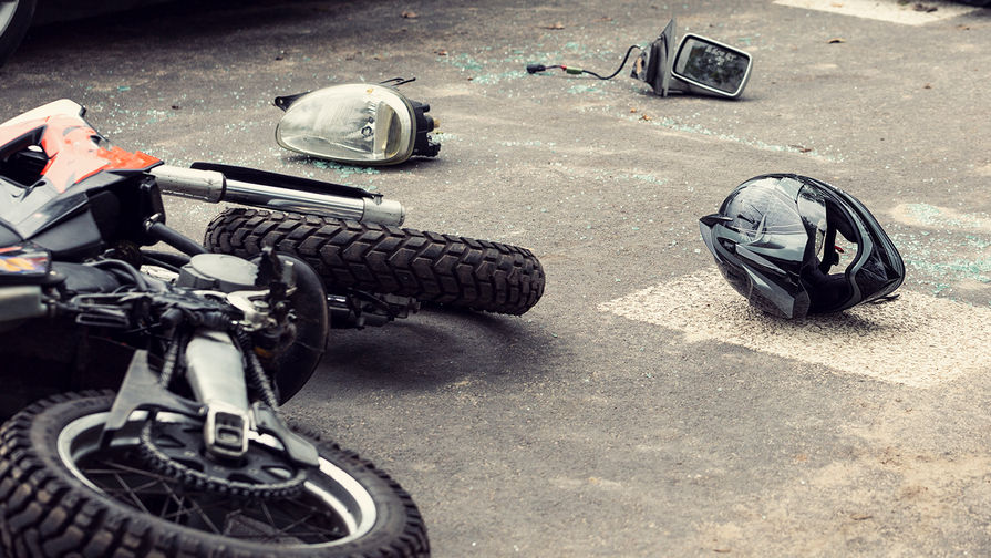 В Санкт-Петербурге пьяный похититель мотоцикла попал под автомобиль
