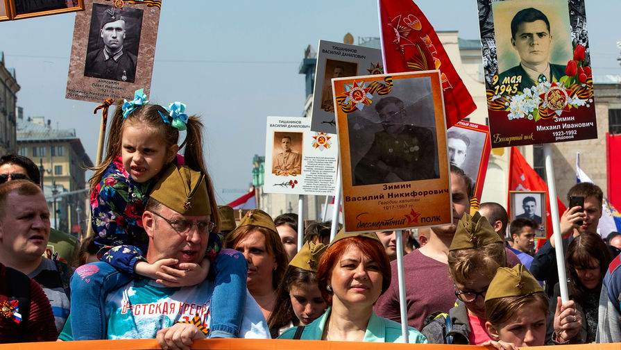 Участники акции &laquo;Бессмертный полк&raquo; в&nbsp;Москве, 9 мая 2019 года