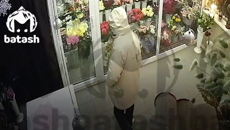 Вежливый грабитель попытался обнести еще один цветочный магазин в Уфе