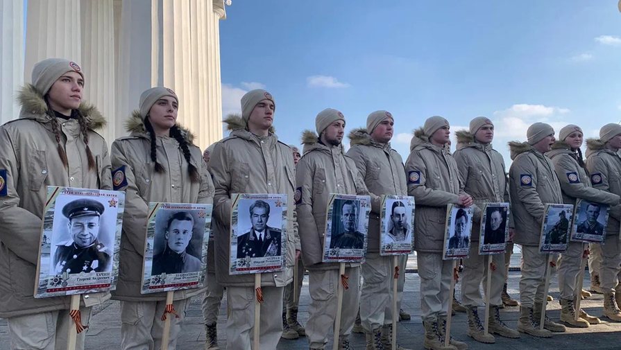 Участники Бессмертного полка провели по стране акции в День защитника Отечества