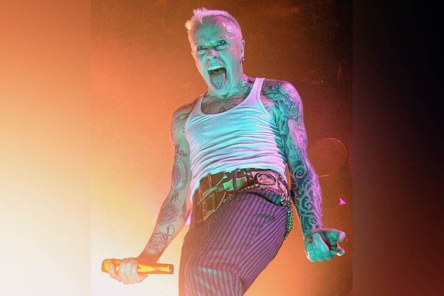 Кит Флинт, вокалист группы The Prodigy, во время выступления музыкальной группы The Prodigy на&nbsp;стадионе &laquo;Уэмбли Арена&raquo;.
<br>
<br>Лондон, Великобритания. 16&nbsp;апреля 2004&nbsp;г.
