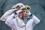 Военнослужащие Тихоокеанского флота РФ во время военно-морского парада в честь Дня Военно-Морского Флота в акватории бухты Золотой Рог, Владивосток, 31 июля 2022 года