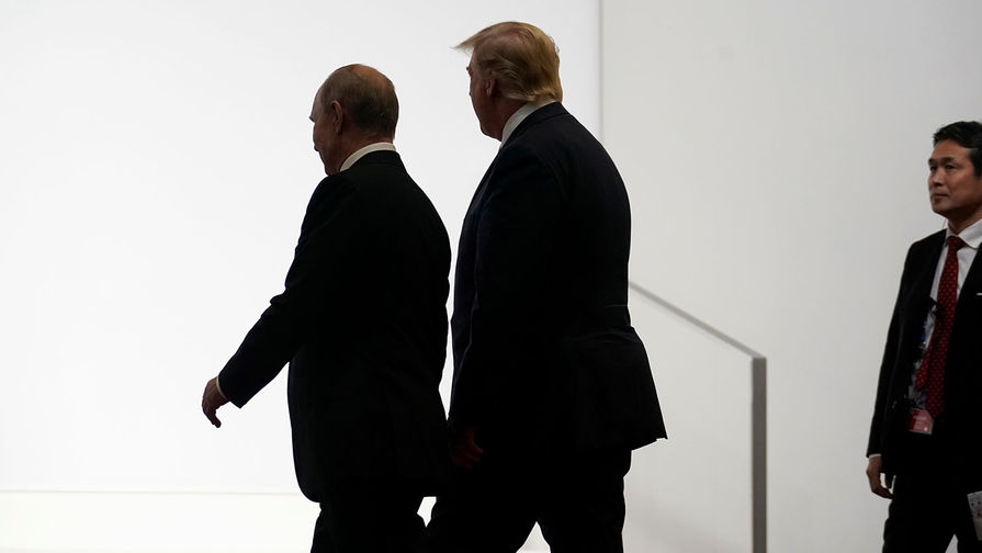 Президент России Владимир Путин и президент США Дональд Трамп на полях саммита G20 в Осаке (Япония), 28 июня 2019 года 