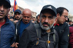 Лидер протестного движения «Мой шаг» Никол Пашинян на площади Республики в Ереване, апрель 2018 года