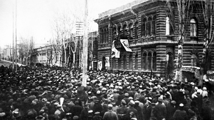Митинг трудящихся города Эривани (ныне Ереван) в связи с установлением там Советской власти, 1920 год