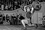 Юрий Власов поднимает штангу во время Международных соревнований на приз города Москвы, 1959 год