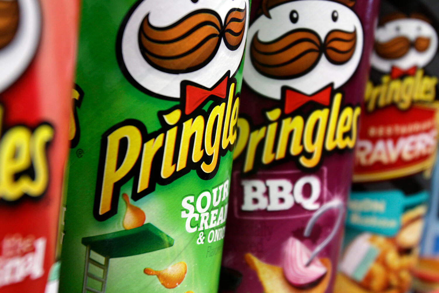 Российский импортер Pringles будет делать чипсы по своей рецептуре -  Газета.Ru | Новости