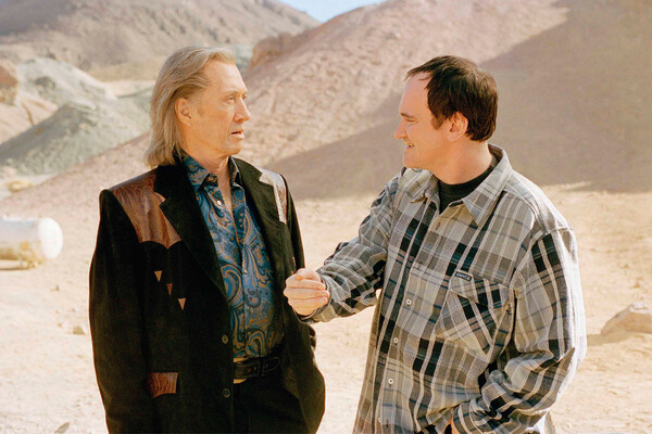 Дэвид Кэррадайн и Квентин Тарантино на съемках фильма «Убить Билла 2» (2004)